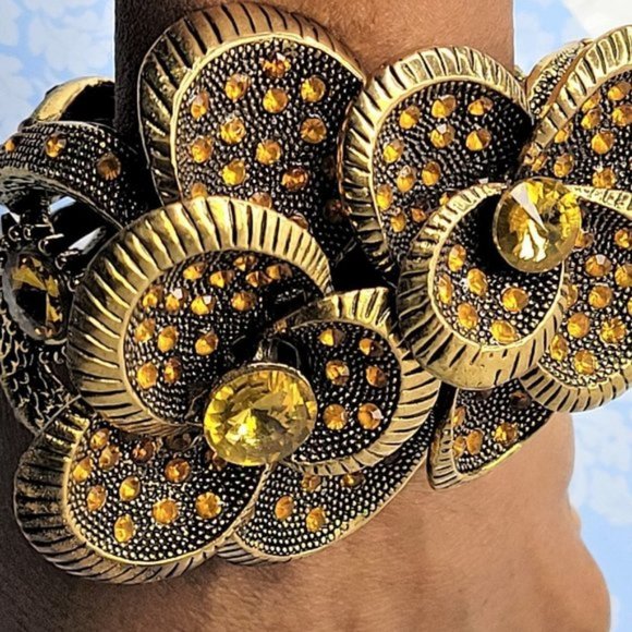 Chunky Rhinestone Vintage Double Flower Bracelet - Picture 10 of 10